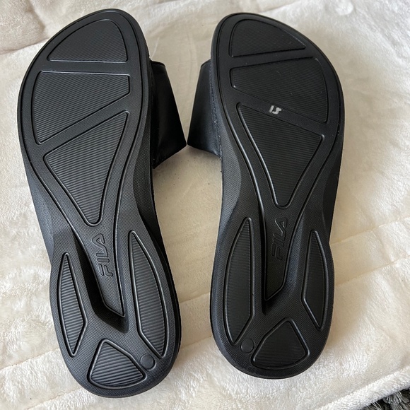 Fila Slippers - Picture 2 of 5